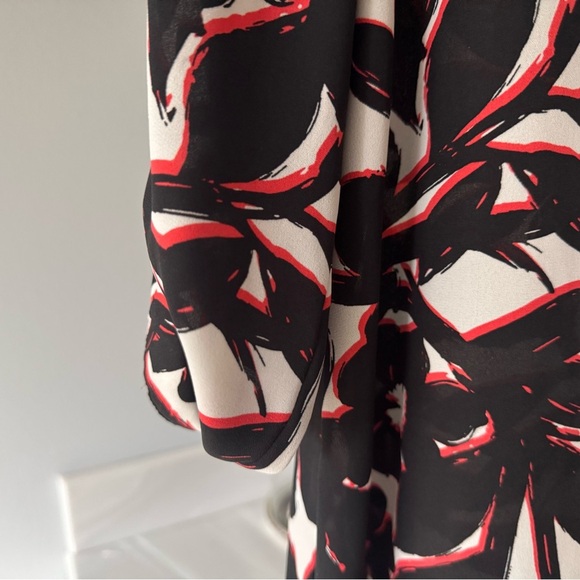 Apt. 9 Woman's Black White Red Abstract Semi Sheer Blouse US PL - Picture 5 of 12